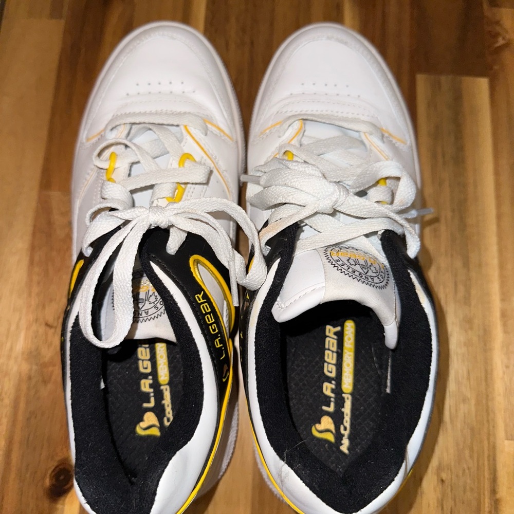 L.A GEAR sneakers worn a few times size 7.5